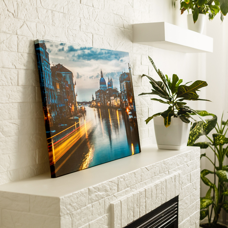 Canvas-print-on-fireplace_websq